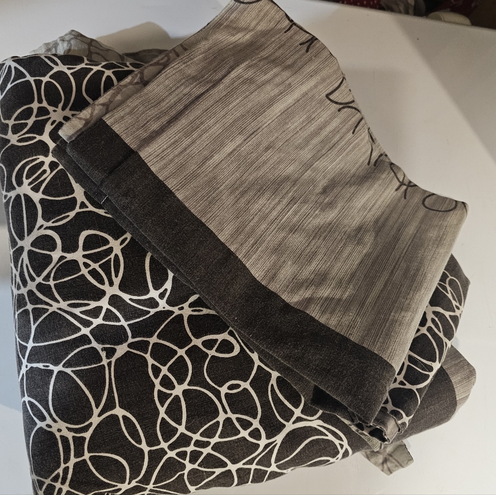 Reversible Queen Duvet Set